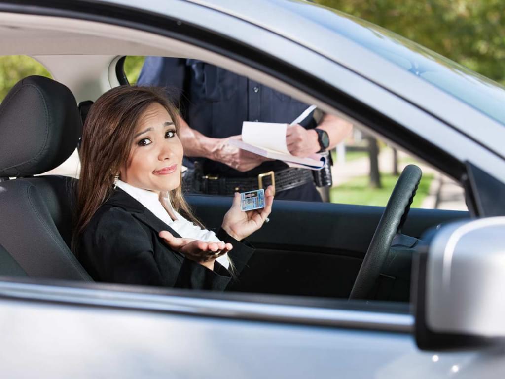 Imagen del artículo Compra y venta de autos: ¿cómo saber si vienen con partes o multas?